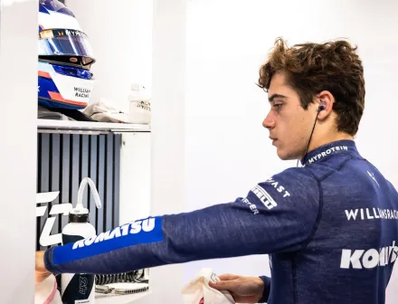 Franco Colapinto un joven que enamora dentro y fuera de la pista de la fórmula 1.